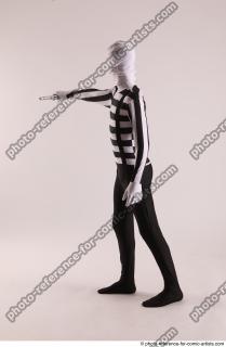 04 2019 01 JIRKA MORPHSUIT WITH GUN